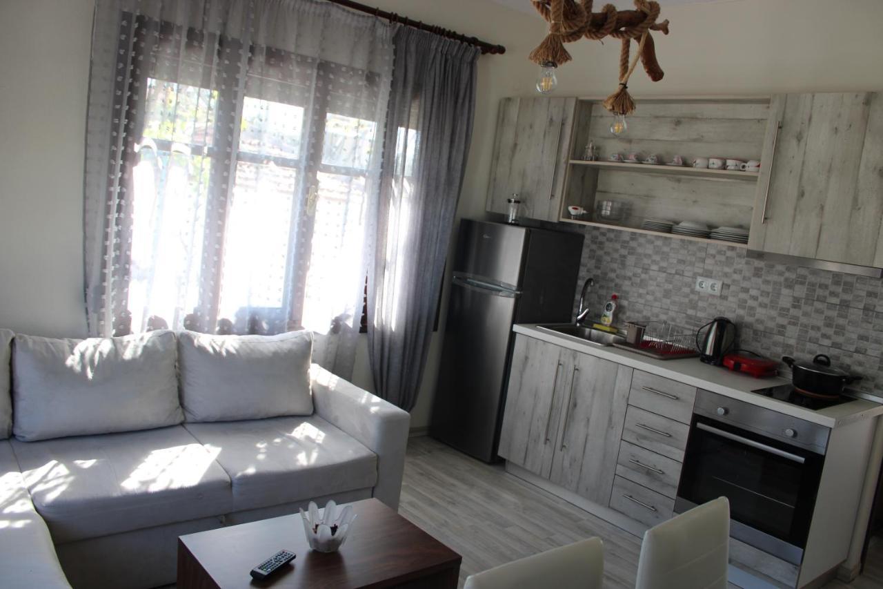 Stelios Apartment *